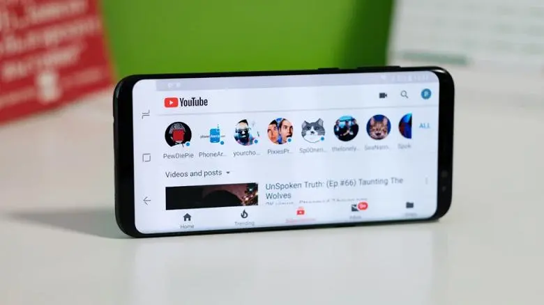 Google lançou uma inovação controversa para o YouTube: modo de tela inteira com comentários