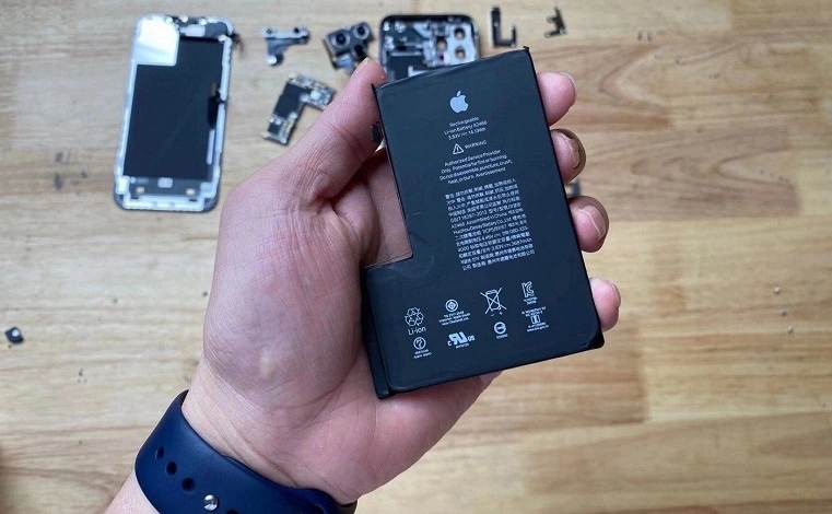 Autópsia do IPhone 12 Pro Max revela bateria reduzida