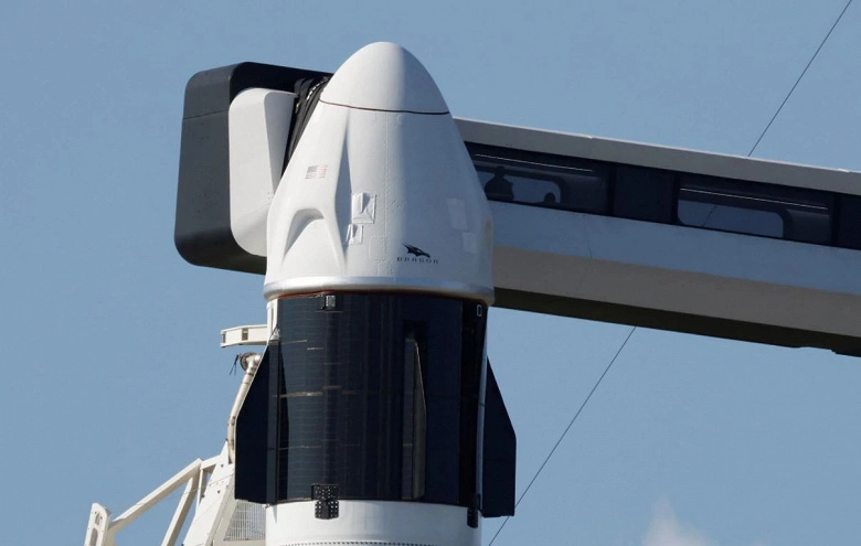 SpaceX arrête de délivrer le dragon de l'équipage de capsules pilotés