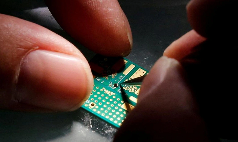 A escassez de microcircuitos este ano custará às montadoras em 110 bilhões de dólares
