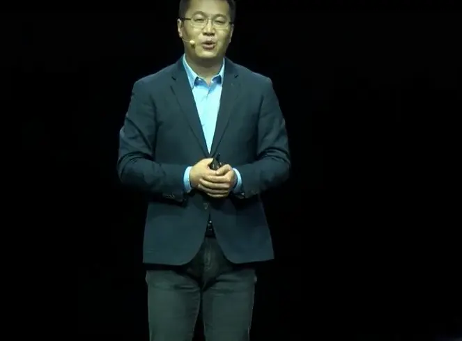 Xiaomi a choisi un nouveau président. Ils sont devenus l'ancien chef de Redmi Lu Weibing