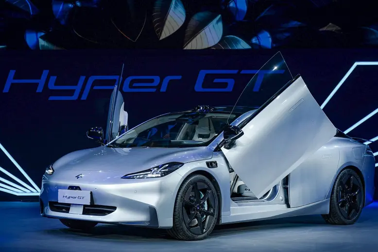 340 PS, superstromlinienförmige Karosserie und Türen wie bei einem Lamborghini. GAC Aion Hyper GT Sportwagen in China vorgestellt