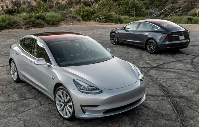 Tesla a battu le record de fourniture de voitures: plus de 1,3 million en un an et plus de 400 000 en un trimestre