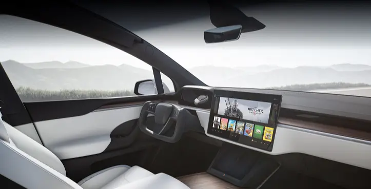 Le nuove Tesla Model S e Tesla Model X hanno ricevuto interni e volante migliorati