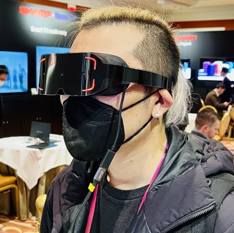 Sharp a montré des lunettes ultra-légères de réalité virtuelle