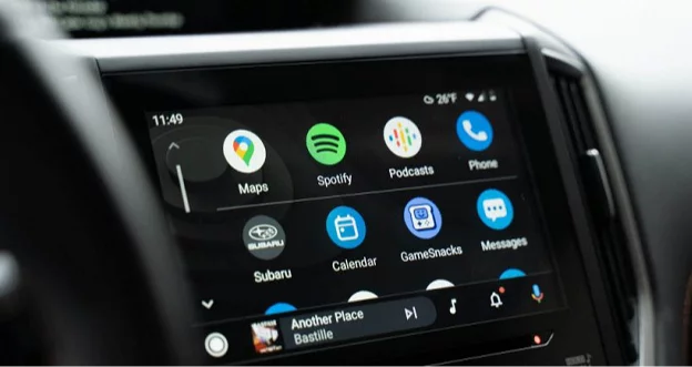 Android Auto pourra bientôt appeler via Whatsapp