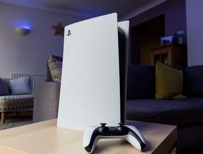 Der Mythos ist gebrochen. Die vertikale Position der PlayStation 5 bricht die Konsole nicht