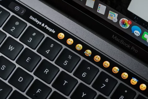 All'interno: il nuovo MacBook Pro riceverà un display touch OLED