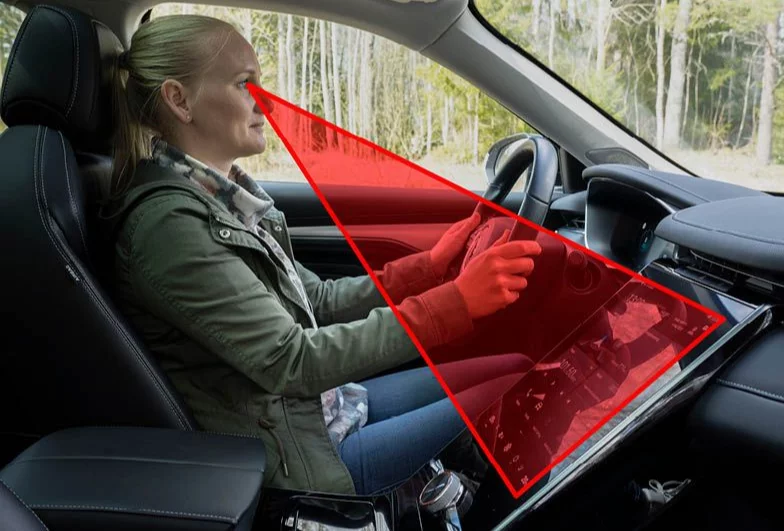 Des experts ont comparé la sécurité des écrans et des boutons conventionnels dans les voitures
