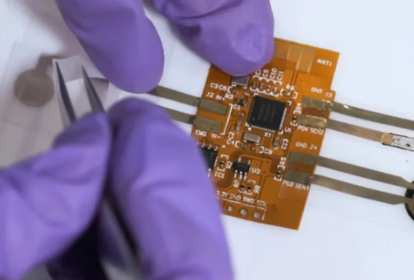 Engenheiros criam conector que resolve os principais problemas da eletrônica flexível