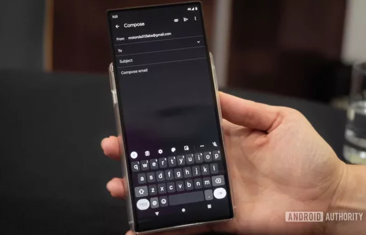 Prototype Motorola Rizr avec écran rétractable présenté en direct [VIDEO]