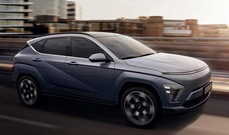 Hyundai Kona EV 2024 è diventata più autonoma e ha ricevuto una funzione di power bank